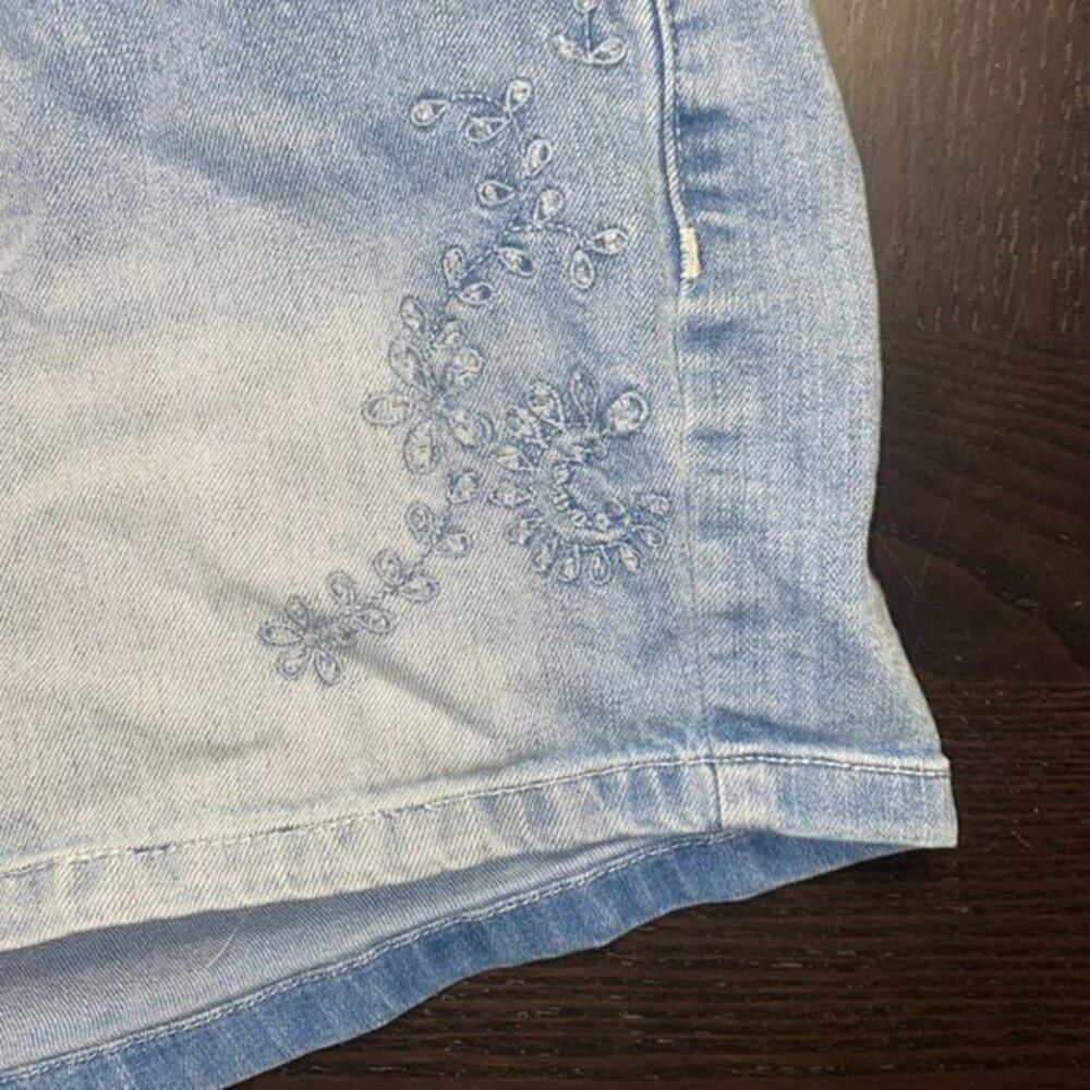Soho Light Wash Blue Denim Embroidered Jean Shorts Women's Size 4n - Picture 2 of 6